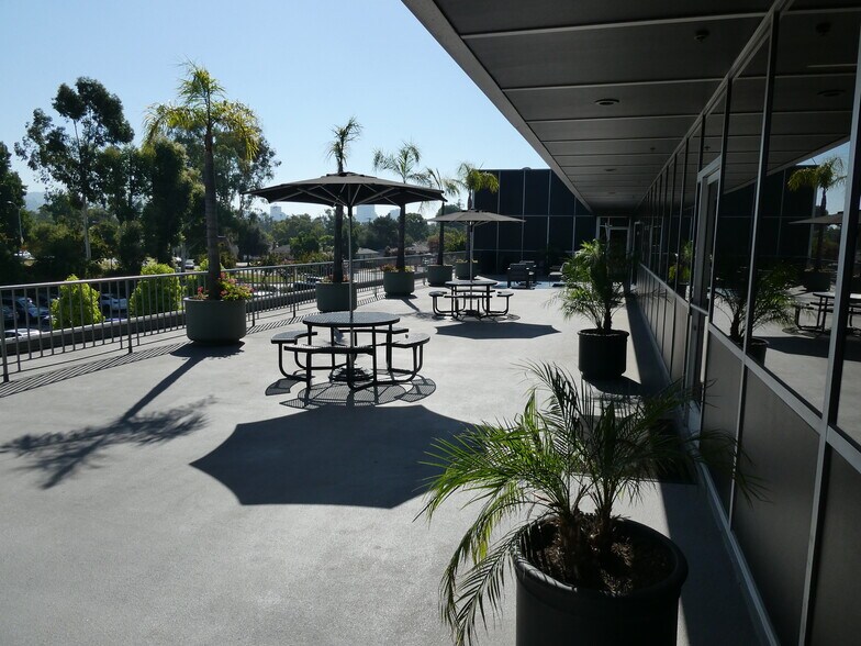 More Photos Of 6100-6120 San Fernando Rd, Glendale Office For Sale