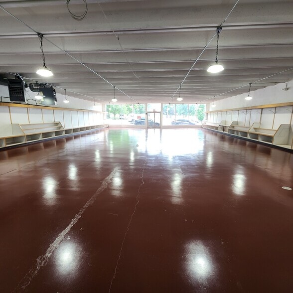 More Photos Of 4802 Charlotte Pike, Nashville Storefront For Lease