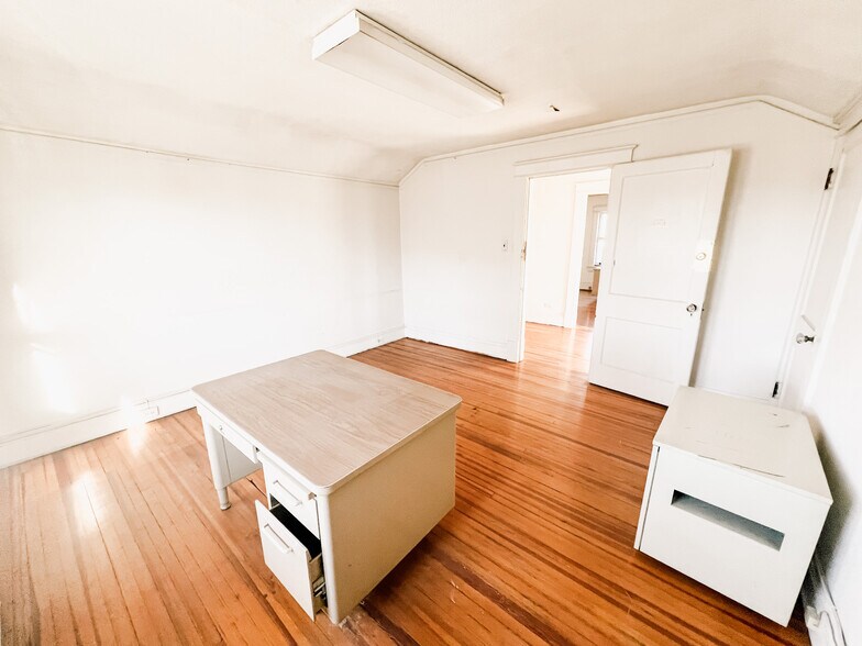 More Photos Of 2414 Memorial Ave, Lynchburg Office For Lease