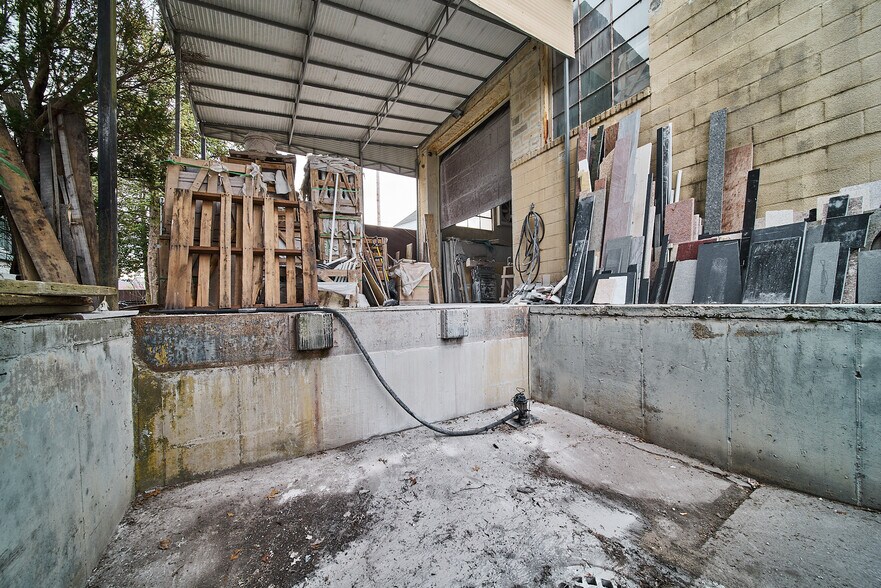 More Photos Of 2100 Jericho Tpke, Garden City Park Warehouse For Lease