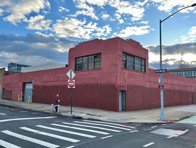 More Photos Of 3240-40 43rd Ave, Long Island City Warehouse For Lease