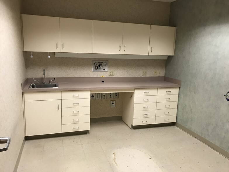 More Photos Of 239 Northern Blvd, Clarks Summit Medical For Lease