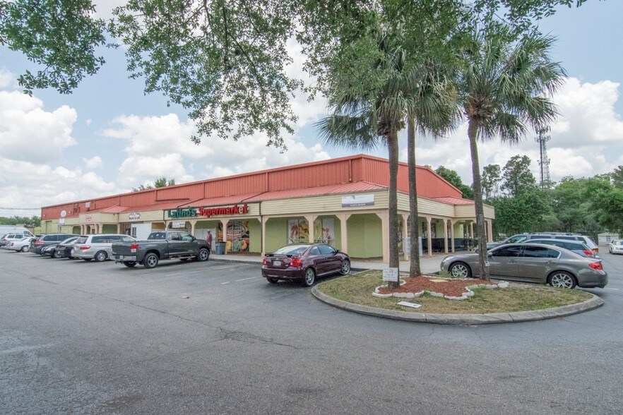 More Photos Of 131 N Mount Carmel Rd, Valrico Unknown For Lease