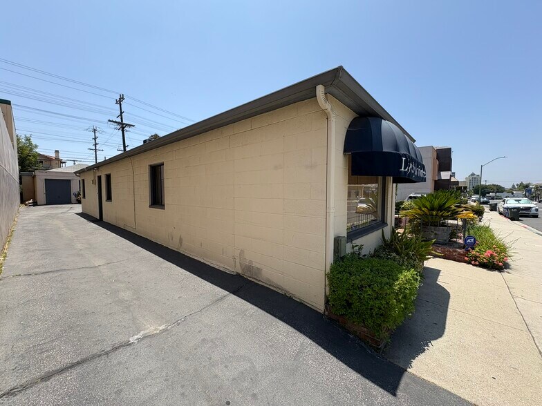 More Photos Of 612 E Glenoaks Blvd, Glendale Freestanding For Lease