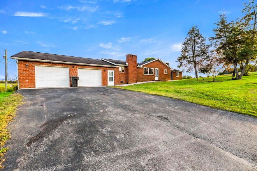 More Photos Of 310 Goose Creek Rd, Dandridge Office For Sale