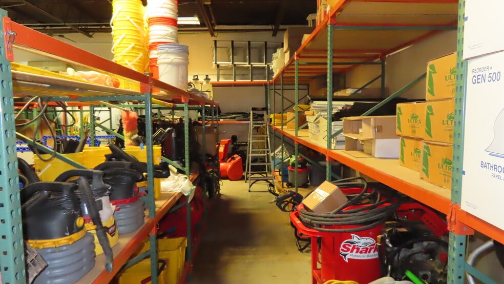 More Photos Of 108 Grant Ave, Plainfield Light Distribution For Lease