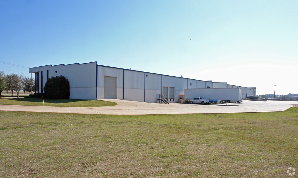 More Photos Of 1000 S Main St, Mansfield Distribution For Lease