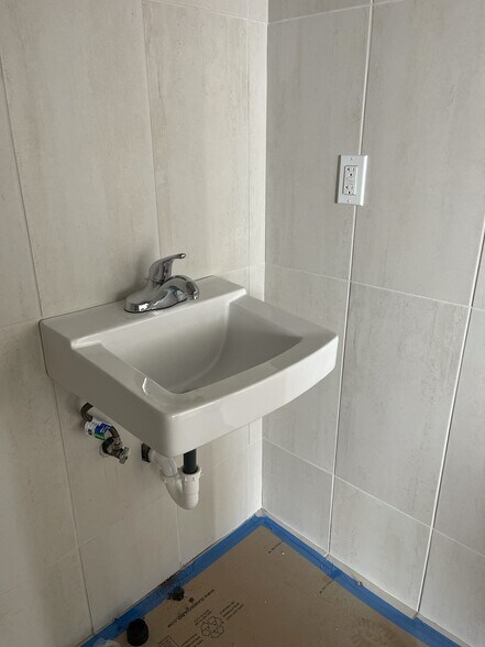 More Photos Of 700 Mountain View Ave, Oxnard Warehouse For Lease