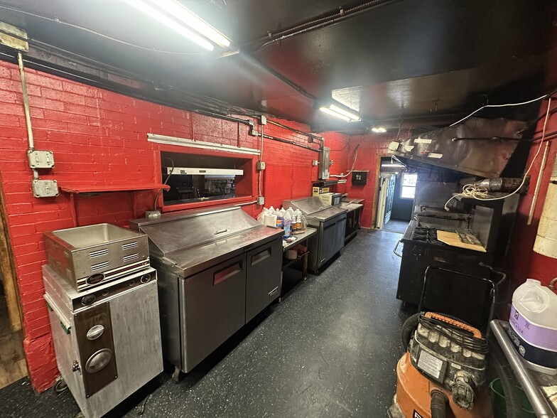More Photos Of 2201 Hyde Park Blvd, Niagara Falls Restaurant For Sale