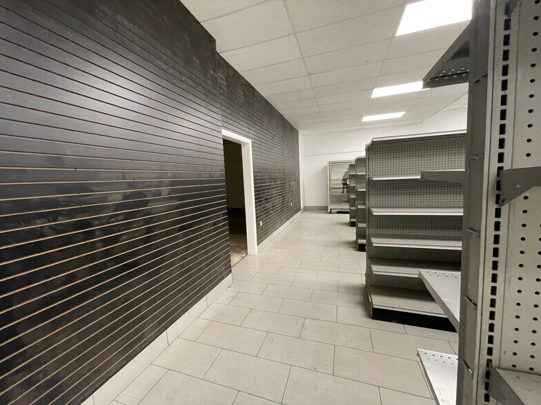 More Photos Of 913 N Chester Ave, Bakersfield Storefront For Lease