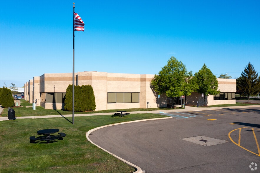 More Photos Of 31572 Industrial Rd, Livonia Unknown For Lease