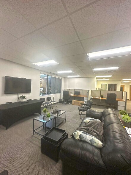 More Photos Of 362 Industrial Park Rd, Middletown Warehouse For Sale