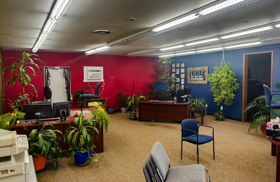 More Photos Of 405 W Walnut St, Newport Storefront Retail Office For Sale