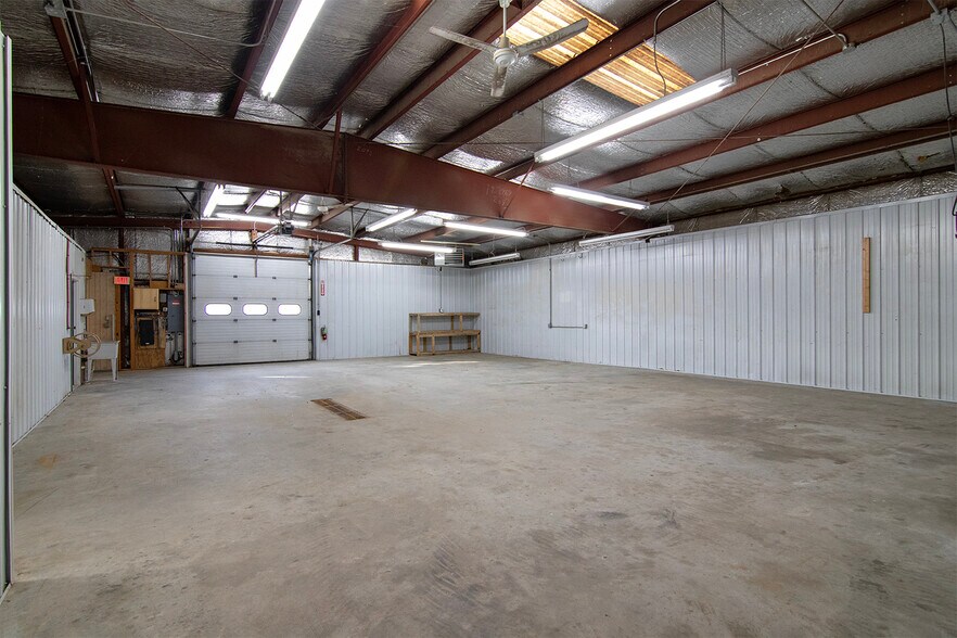 More Photos Of 901 Service Rd, Kiel Flex For Lease