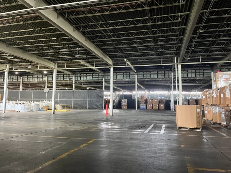 More Photos Of 1119 Kickapoo St, Lincoln Warehouse For Lease