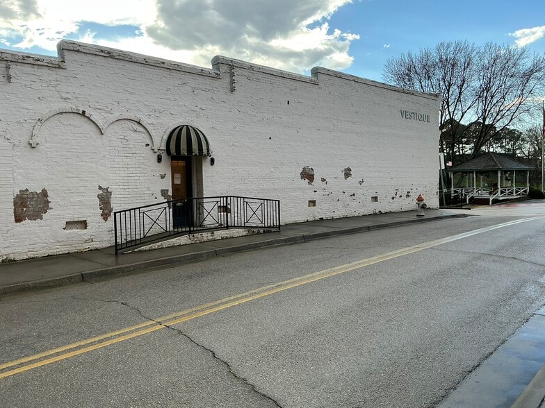 More Photos Of 124 Confederate St, Fort Mill Storefront For Sale