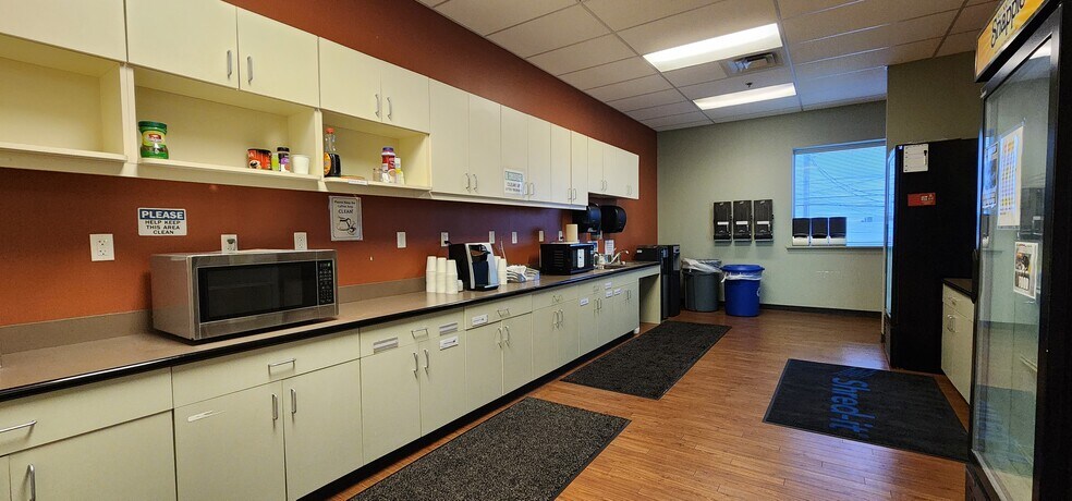 More Photos Of 1010 O'Neill Hwy, Dunmore Storefront For Lease