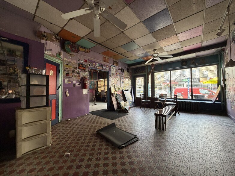 More Photos Of 339 Graham Ave, Brooklyn Storefront Retail Residential For Lease