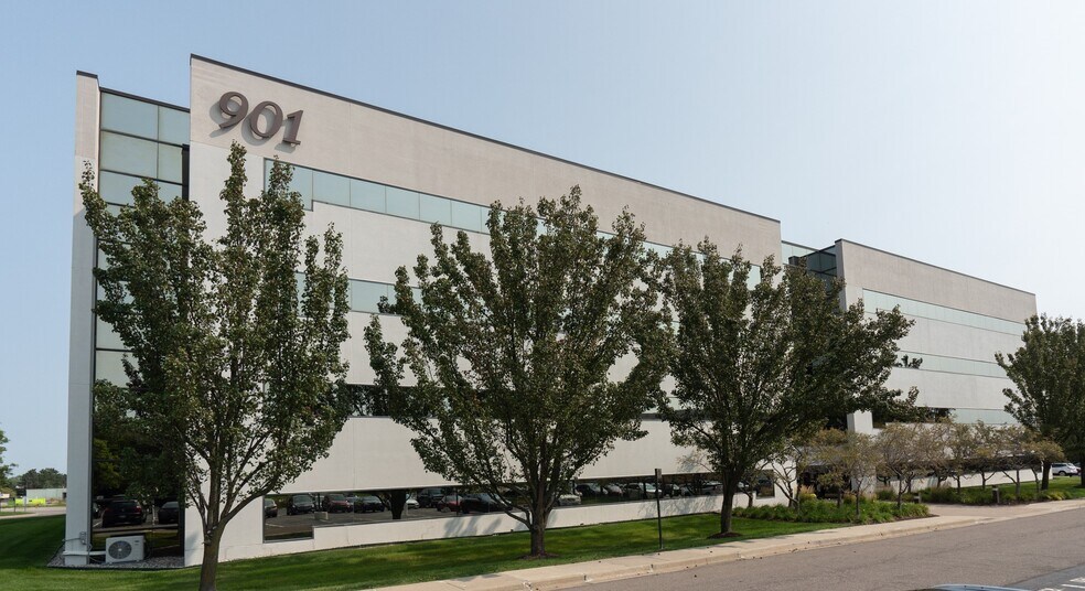 More Photos Of 901 Tower Dr, Troy Office For Lease