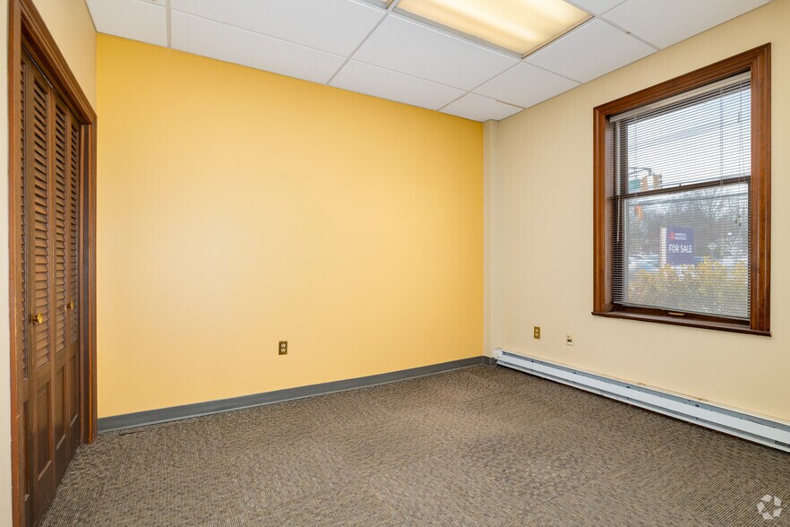 More Photos Of 434 Main St, Chatham Bank For Lease