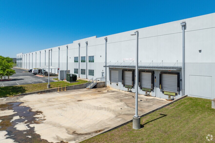 More Photos Of 1611 Clovis Barker Rd, San Marcos Manufacturing For Lease