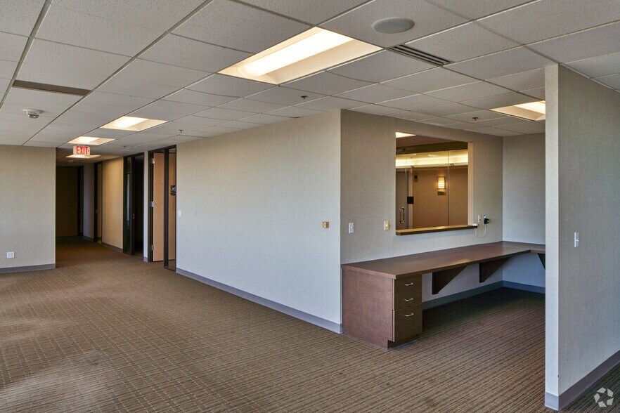 More Photos Of 888 W Big Beaver Rd, Troy Office For Sale