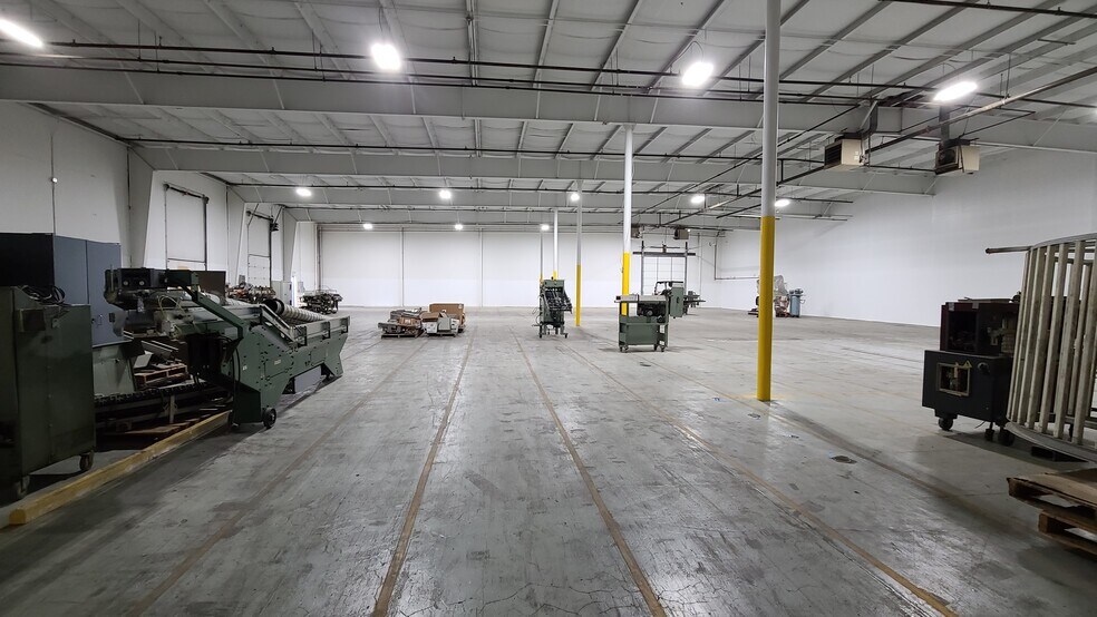 More Photos Of 4925-4931 Indian School Rd NE, Salem Warehouse For Lease