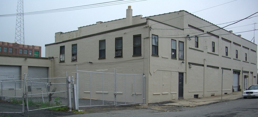 More Photos Of 60 Dickerson St, Newark Light Manufacturing For Lease