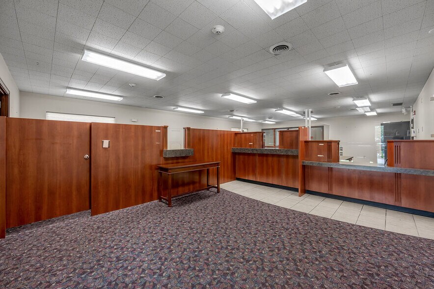 More Photos Of 250 Crossfield Dr, Versailles Industrial For Lease