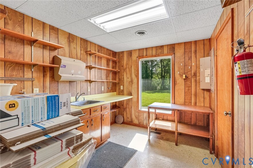 More Photos Of 10806 Rives Ave, Mc Kenney Medical For Sale