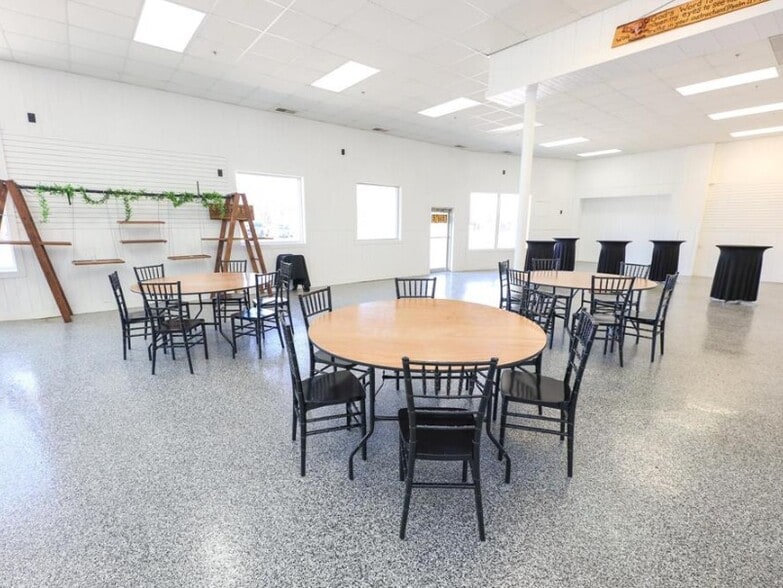 More Photos Of 1213 Broadway St, Alexandria General Retail For Sale