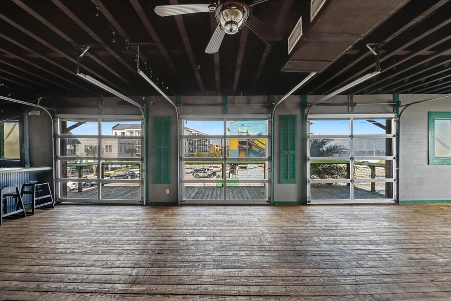 More Photos Of 113 S Beach Blvd, Bay Saint Louis Restaurant For Sale