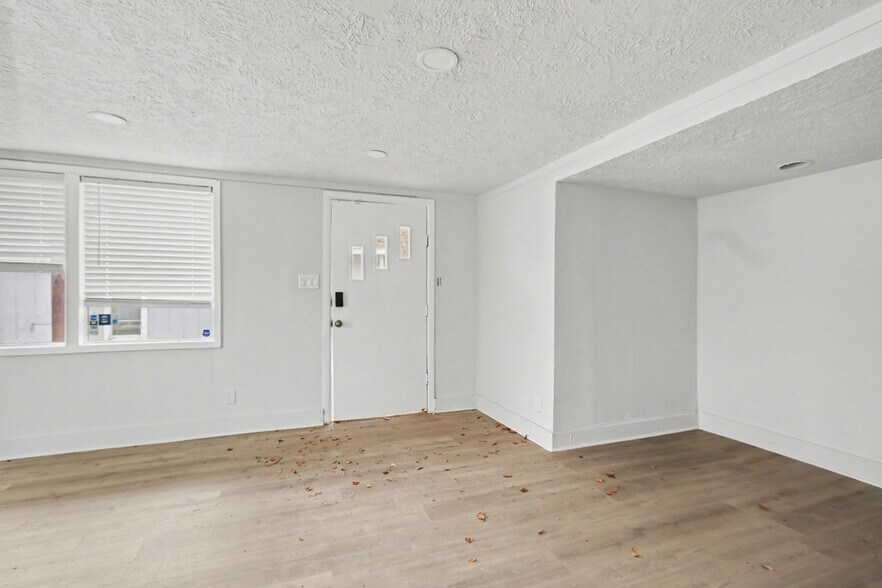 More Photos Of 5709 5th St, Katy Medical For Lease