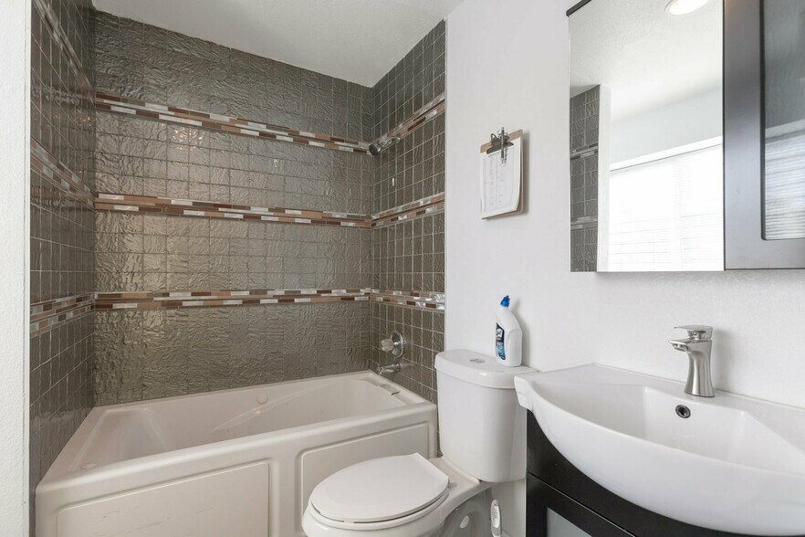 More Photos Of 745 Federal Blvd, Denver Office Residential For Lease