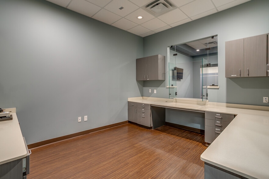 More Photos Of 221 Regency Pky, Mansfield Medical For Lease
