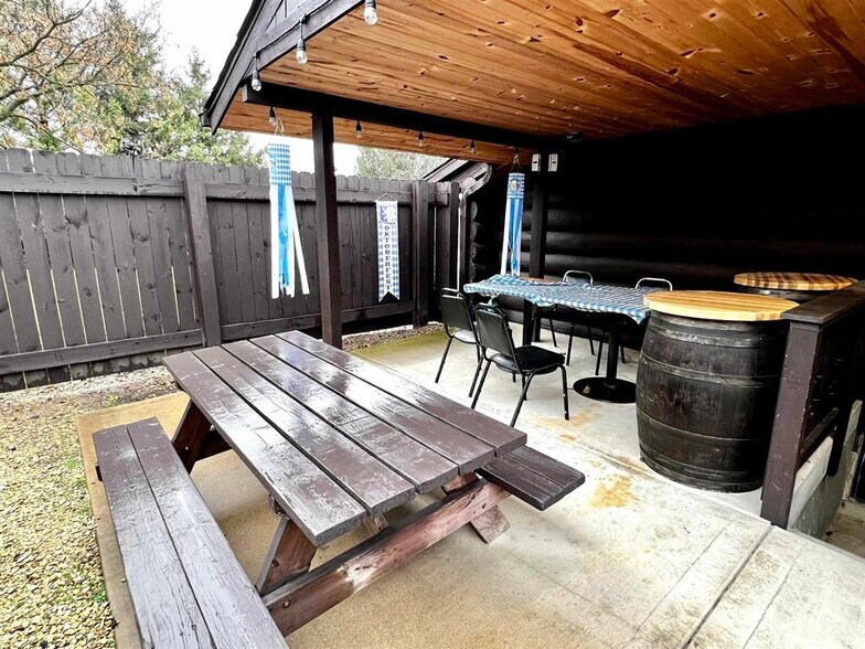 More Photos Of 307 Main St, Hollandale Restaurant For Sale