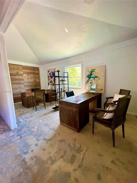 More Photos Of 650 NW 33rd St, Miami Office For Lease