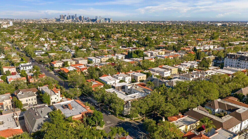 More Photos Of 366 N Sycamore Ave, Los Angeles Apartments For Sale