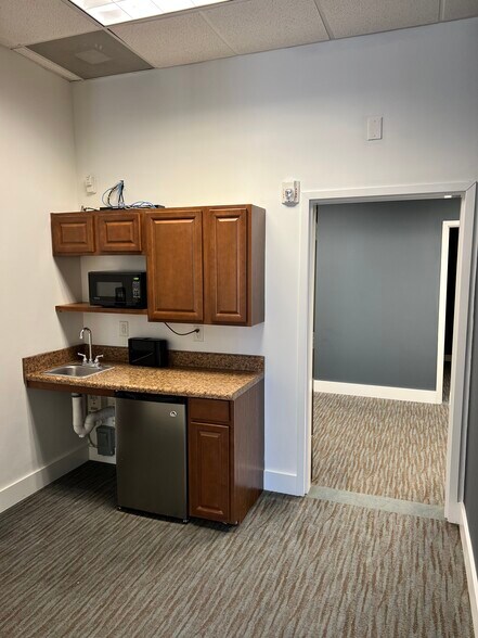 More Photos Of 10624 Metromont Pky, Charlotte Showroom For Sale