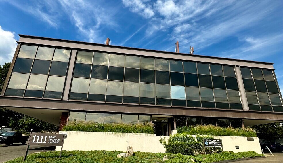 More Photos Of 1111 E Putnam Ave, Greenwich Office For Lease