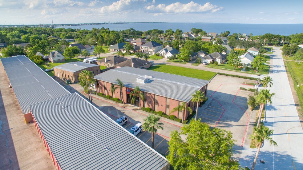 More Photos Of 601 Cien Rd, Kemah Unknown For Lease