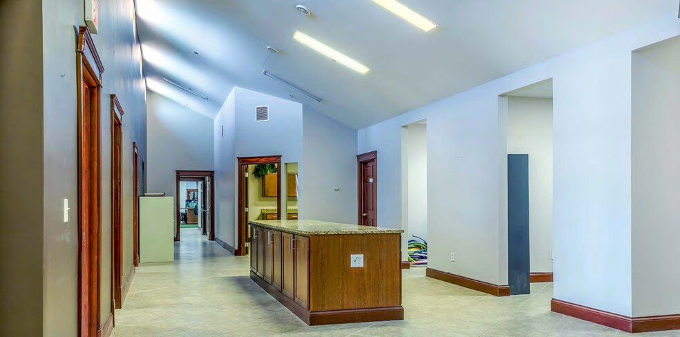 More Photos Of 1000 Hedstrom Dr, Ashland Warehouse For Sale