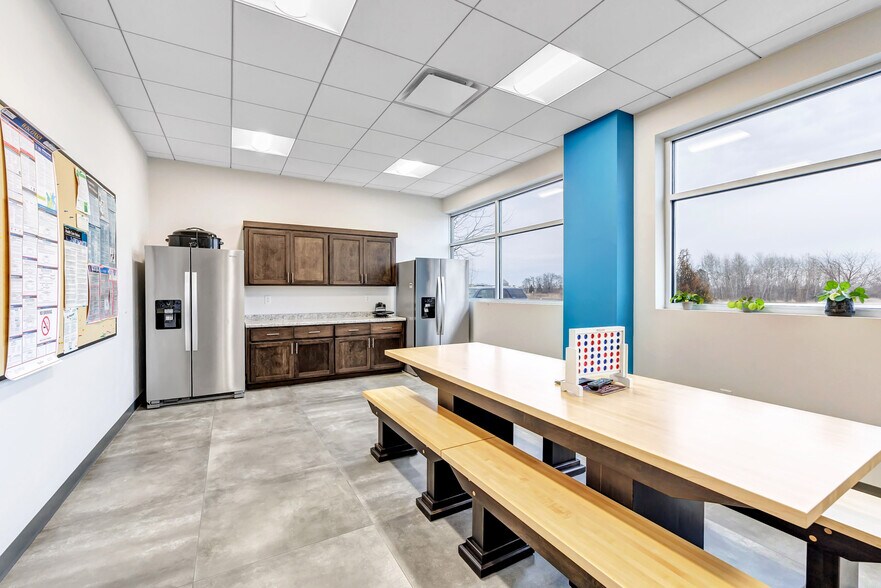 More Photos Of 3450 Packerland Dr, De Pere Medical For Lease