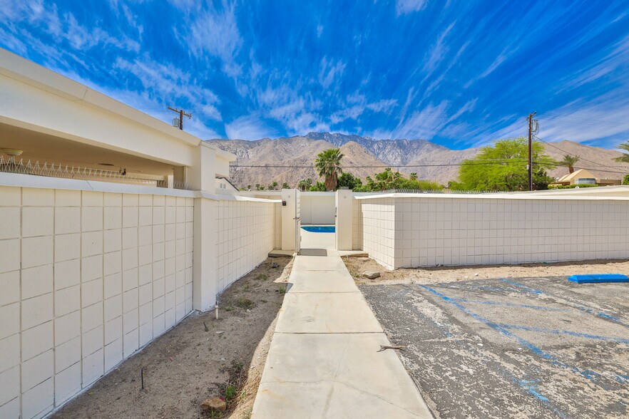 More Photos Of 2249 N Palm Canyon Dr, Palm Springs Hotel For Sale