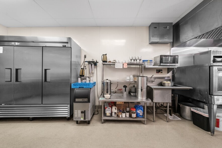 More Photos Of 3370-3400 S Bristol St, Santa Ana Freestanding For Lease
