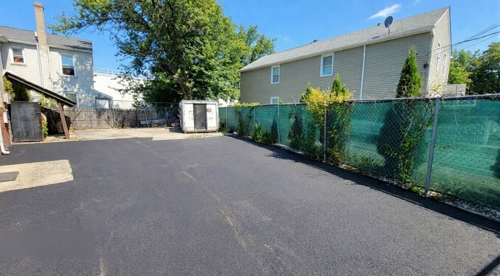 More Photos Of 26 Meriam St, Hempstead Storefront Retail Office For Lease