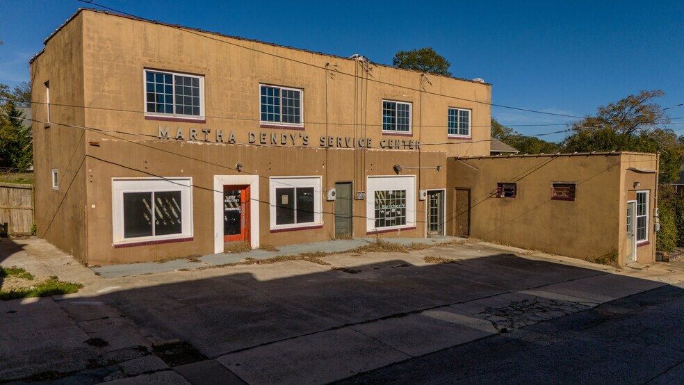 Primary Photo Of 105 Enterprise St, Clinton Storefront Retail Residential For Sale