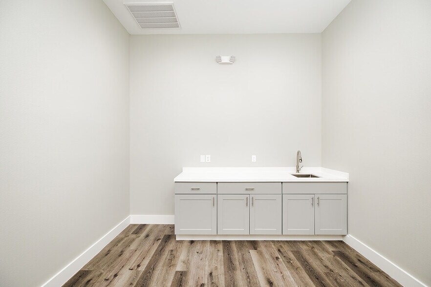 More Photos Of 8525 N Sam Houston Pkwy E, Humble Medical For Sale