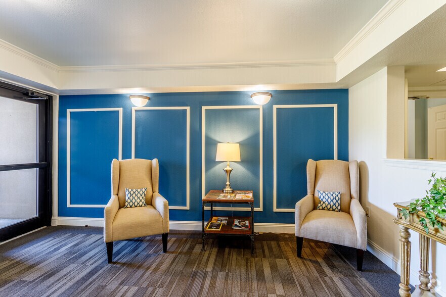 More Photos Of 1027 Washington Ave, Golden Apartments For Lease