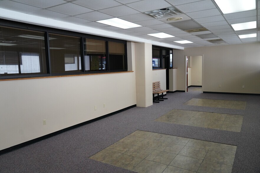 More Photos Of 120 E West Pky, Anderson Office For Lease